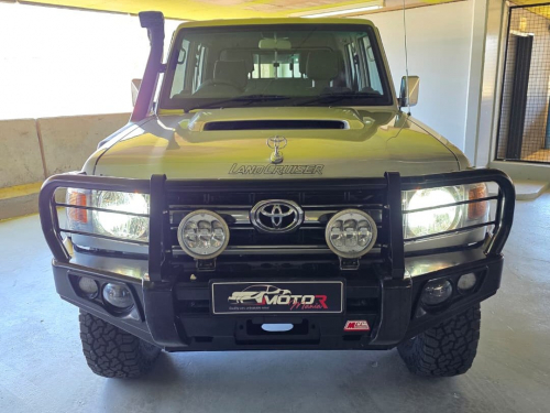 Toyota Land Cruiser 79 4.5D V8 4x4 D/C M/T in Namibia