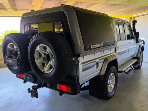Toyota Land Cruiser 79 4.5D V8 4x4 D/C M/T in Namibia