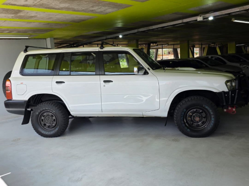 Nissan Patrol 3.0DI GL 4x4 M/T in Namibia
