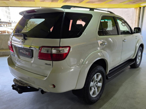 Toyota Fortuner 3.0d-4d 4x4 M/T in Namibia