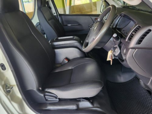 Toyota Quantum 2.5 D-4D 14Seater in Namibia