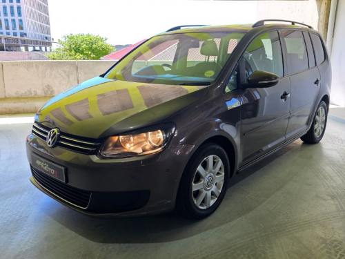 Volkswagen Touran 2.0 TDI Comfortline DSG ( 7Seater ) in Namibia