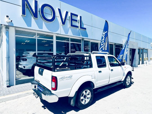 Nissan NP300 2.5 TDCi 4x4 5MT D/CAB in Namibia