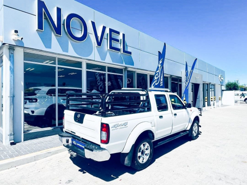 Nissan NP300 2.5 TDCi 4x4 5MT D/CAB in Namibia