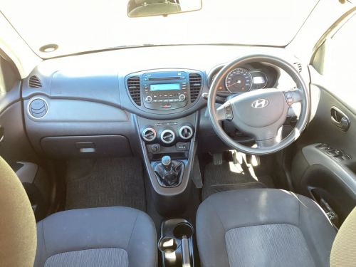 Hyundai i10 1.25 Gls/fluid in Namibia