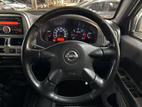 Nissan Np300 2.5 TDI 4x4 Hi-Rider Pick Up Double Cab in Namibia