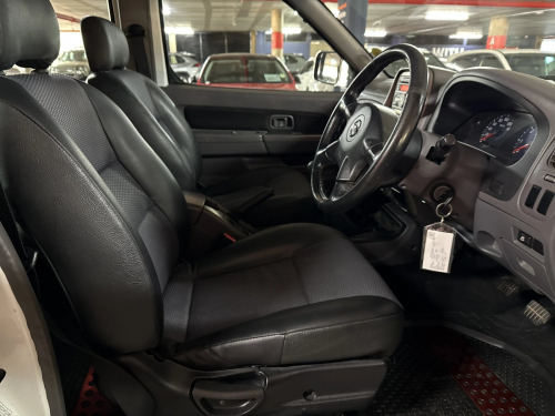 Nissan Np300 2.5 TDI 4x4 Hi-Rider Pick Up Double Cab in Namibia