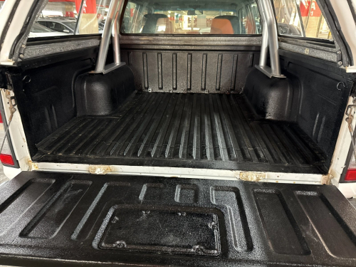Nissan Np300 2.5 TDI 4x4 Hi-Rider Pick Up Double Cab in Namibia