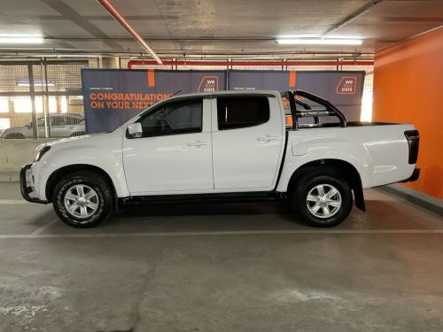 Isuzu KB 240i LE Pick Up Double Cab in Namibia