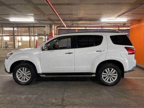 Isuzu MU-X 3.0d 4x4 Auto in Namibia