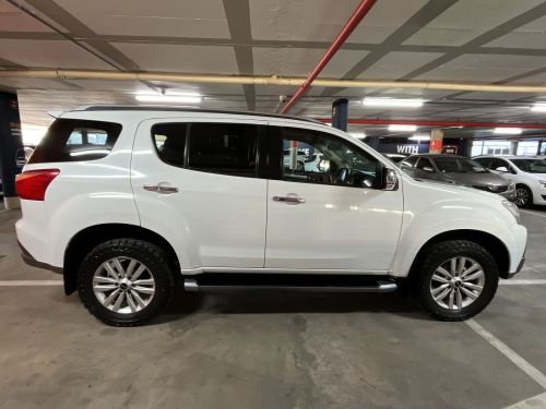 Isuzu MU-X 3.0d 4x4 Auto in Namibia