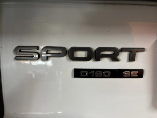 Land Rover Discovery Sport 2.0d HSE R-Dynamic (D180) in Namibia
