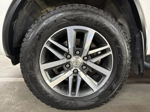 Toyota Fortuner 2.4gd-6 R/B in Namibia