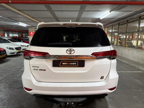 Toyota Fortuner 2.4gd-6 R/B in Namibia