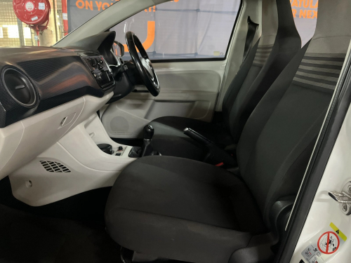 Volkswagen UP Move UP! 1.0 5-Door in Namibia
