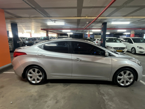 Hyundai Elantra 1.8 Gls/executive Auto in Namibia