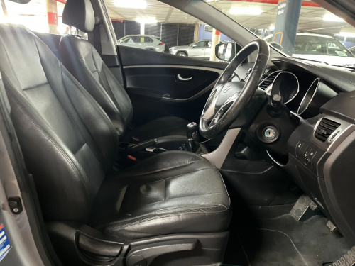 Hyundai i30 1.8 Gls/executive in Namibia