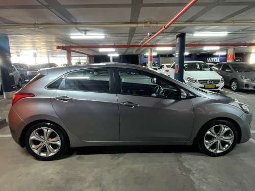 Hyundai i30 1.8 Gls/executive in Namibia
