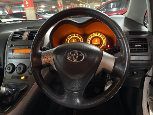 Toyota Toyota Auris 140 RS in Namibia