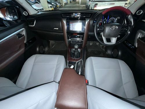 Toyota Fortuner 2.8gd-6 R/B in Namibia