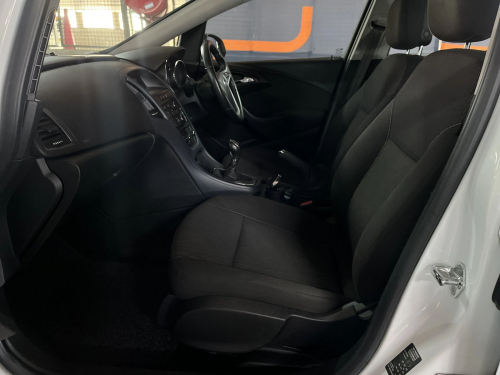 Opel Astra 1.4T Enjoy in Namibia