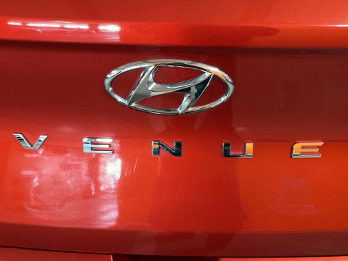 Hyundai Venue 1.0 Tgdi Glide DCT in Namibia
