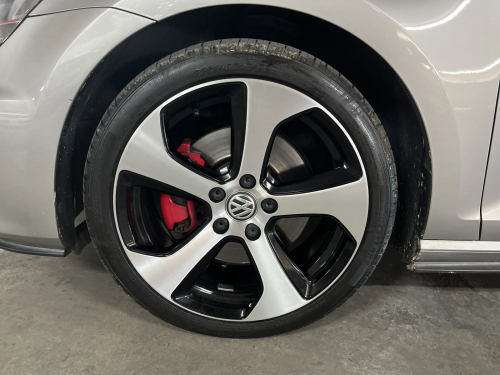 Volkswagen Golf 7 GTI 2.0 TSI in Namibia