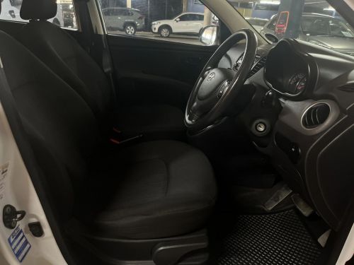 Hyundai i10 1.1 Motion Auto in Namibia