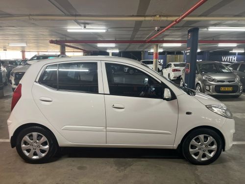 Hyundai i10 1.1 Motion Auto in Namibia