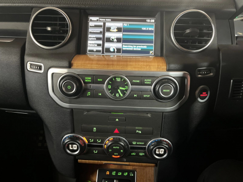 Land Rover Discovery 4 3.0 Td/sd V6 SE in Namibia