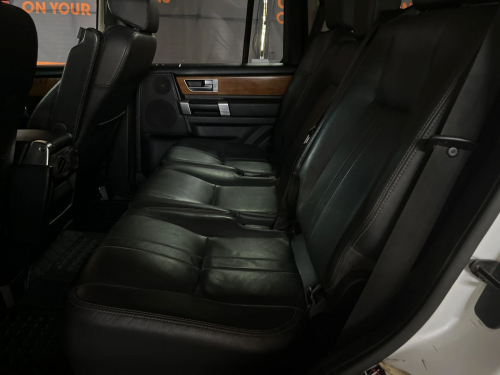 Land Rover Discovery 4 3.0 Td/sd V6 SE in Namibia