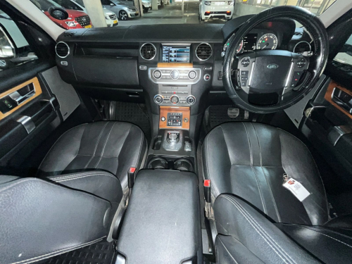 Land Rover Discovery 4 3.0 Td/sd V6 SE in Namibia