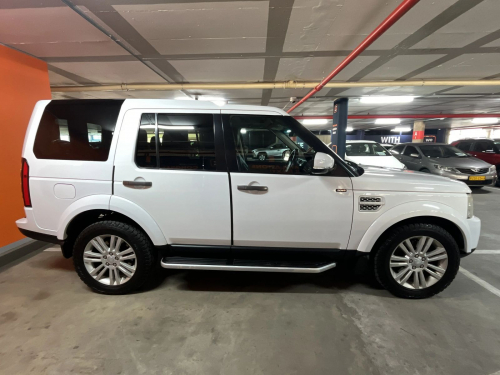 Land Rover Discovery 4 3.0 Td/sd V6 SE in Namibia