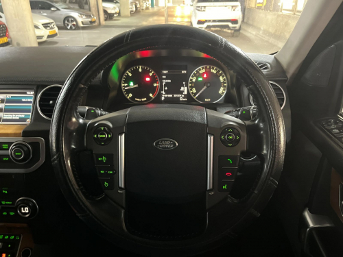 Land Rover Discovery 4 3.0 Td/sd V6 SE in Namibia