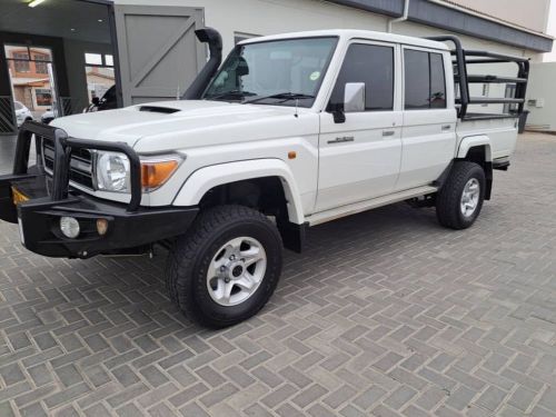 Pre-owned Toyota Land Cruiser 4.5 TDI V8 DC 4X4 MT for sale in 