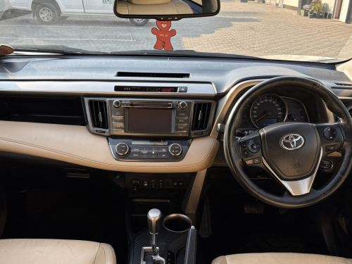 Toyota RAV 4 2.2D VX A/T in Namibia