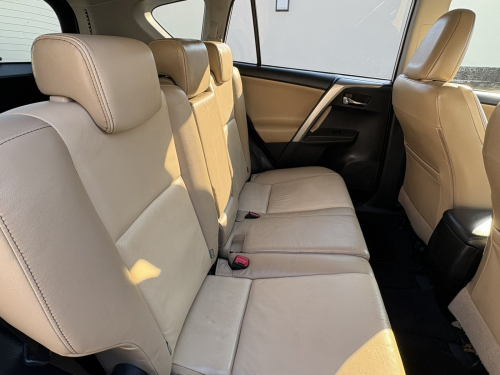 Toyota RAV 4 2.2D VX A/T in Namibia