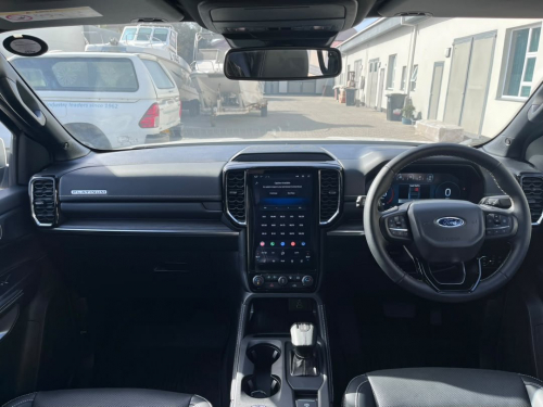 Ford EVEREST PLATINUM 3.0D V6 AWB AT in Namibia