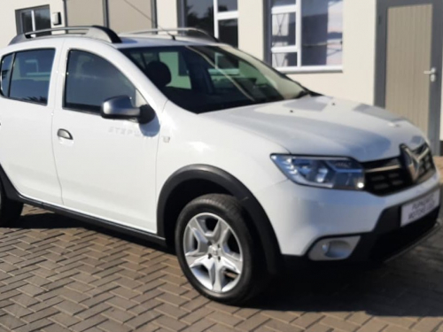 Renault SANDERO 900T STEPWAY DYNAMIQUE in Namibia
