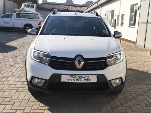 Renault SANDERO 900T STEPWAY DYNAMIQUE in Namibia