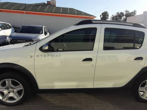 Renault SANDERO 900T STEPWAY DYNAMIQUE in Namibia