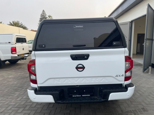 Nissan NAVARA 2.5D 4X4 AUTO DC PRO 4X in Namibia