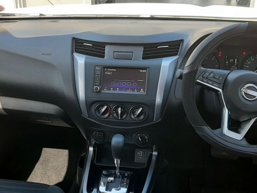 Nissan NAVARA 2.5D DC 4X4 SE+ AUTO in Namibia