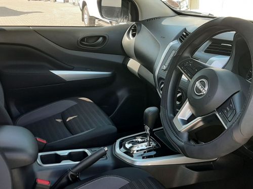 Nissan NAVARA 2.5D DC 4X4 SE+ AUTO in Namibia