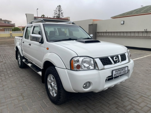 Nissan NP300 DC 4X4 MANUAL in Namibia