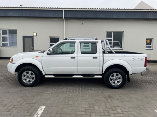 Nissan NP300 DC 4X4 MANUAL in Namibia