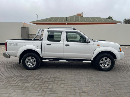Nissan NP300 DC 4X4 MANUAL in Namibia