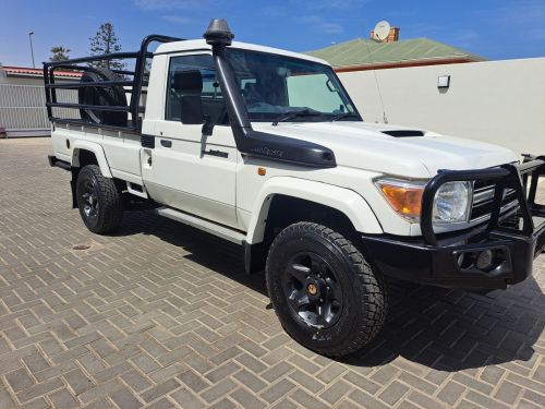 Pre-owned Toyota Land Cruiser 4.5TDI V8 S/C 4X4 MT for sale in 