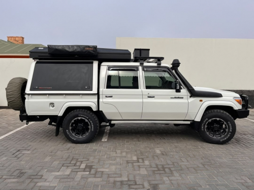 Toyota LANDCRUISER DC 4X4 4.5D V8 in Namibia