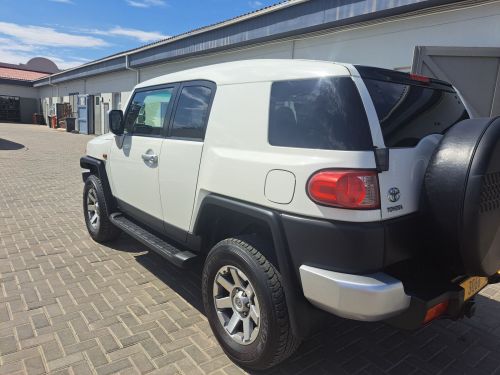Toyota LANDCRUISER FJ 4.0V6 A/T 4X4 in Namibia